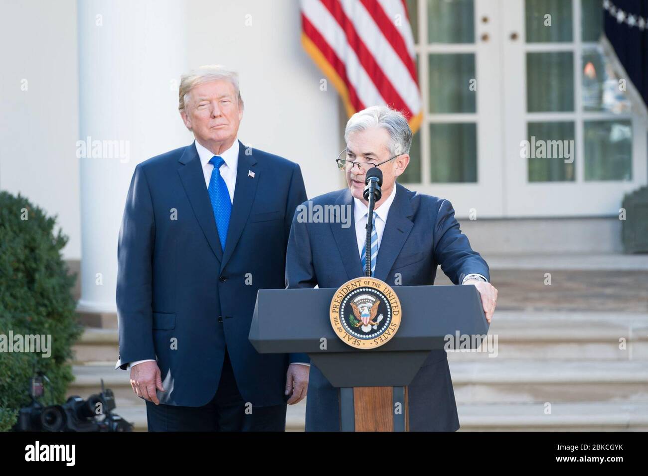 Präsident Donald J. Trump gab am 2. November 2017 die Ernennung von Jerome Powell zum Vorsitzenden des Federal Reserve Board of Governors bekannt. Powells Nominierung war Teil der Bemühungen des Präsidenten, einen neuen Führer für die US-Zentralbank zu ernennen. Stockfoto