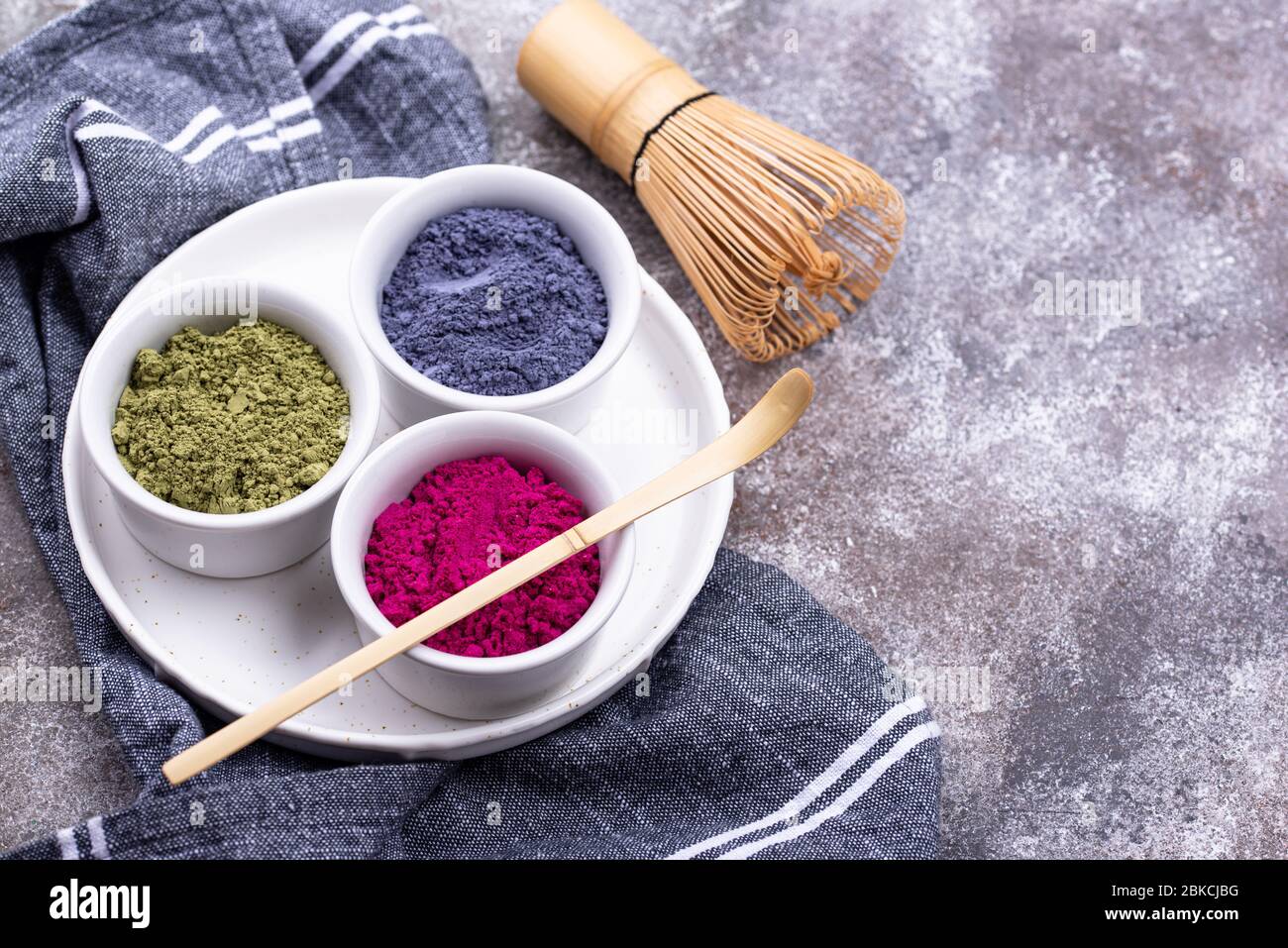 Grünes, blaues und rosa Matcha-Pulver Stockfoto