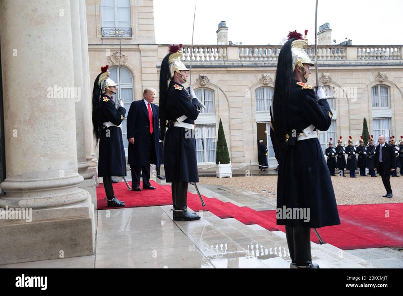 Präsident Trump trifft am 11. November 2018 im Elysee-Palast in Paris ein, um das hundertjährige Gedenken an den Waffenstillstand zu feiern, das von dem französischen Präsidenten Emmanuel Macron veranstaltet wird und 100 Jahre seit dem Ersten Weltkrieg feiert Stockfoto