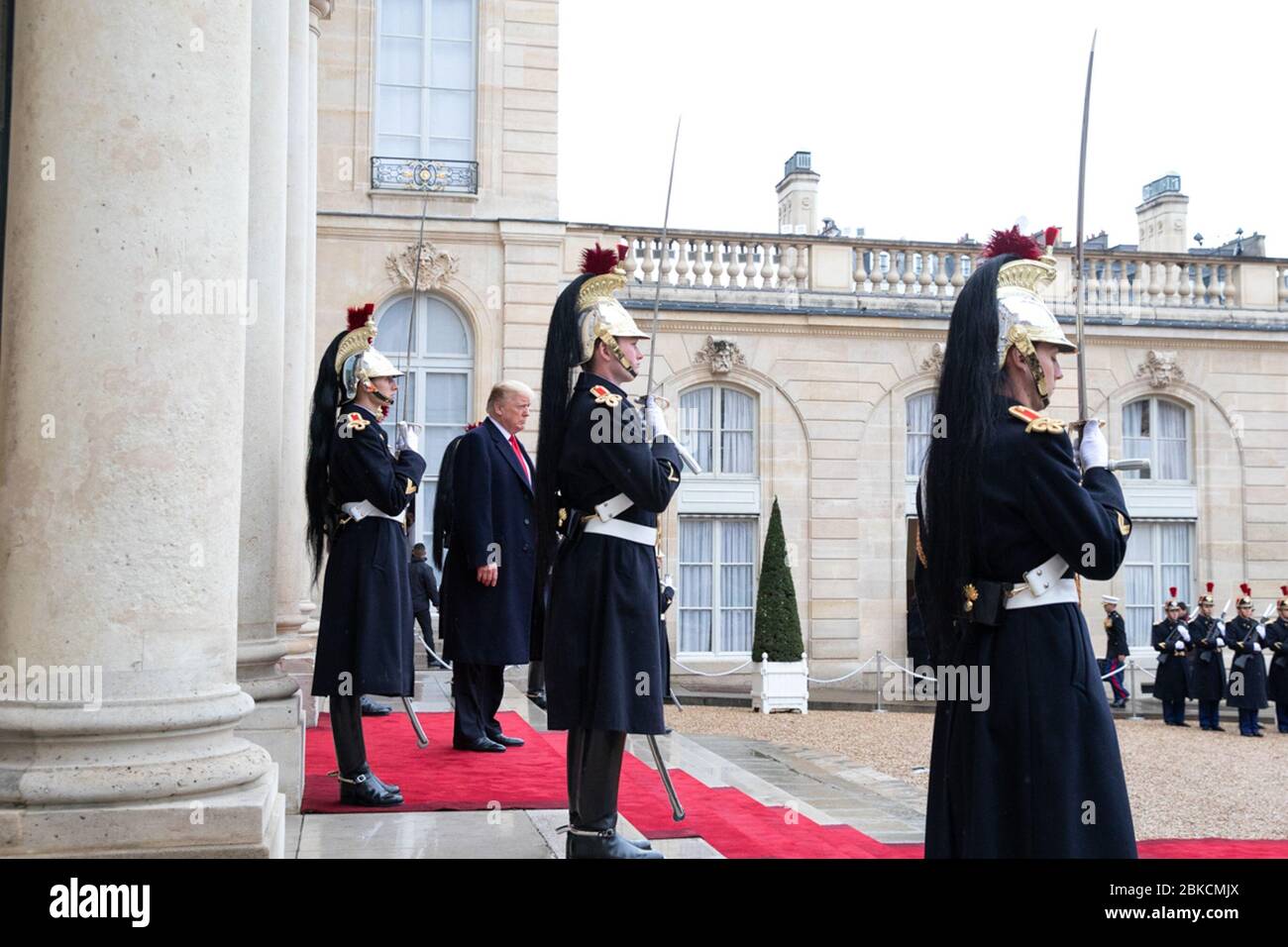 Am 11. November 2018 traf Präsident Donald J. Trump im Elysee-Palast in Paris ein, um das hundertjährige Gedenken an den Waffenstillstand zu feiern, das vom französischen Präsidenten Emmanuel Macron anlässlich des 100. Jahrestags des Endes des Ersten Weltkriegs veranstaltet wurde Stockfoto
