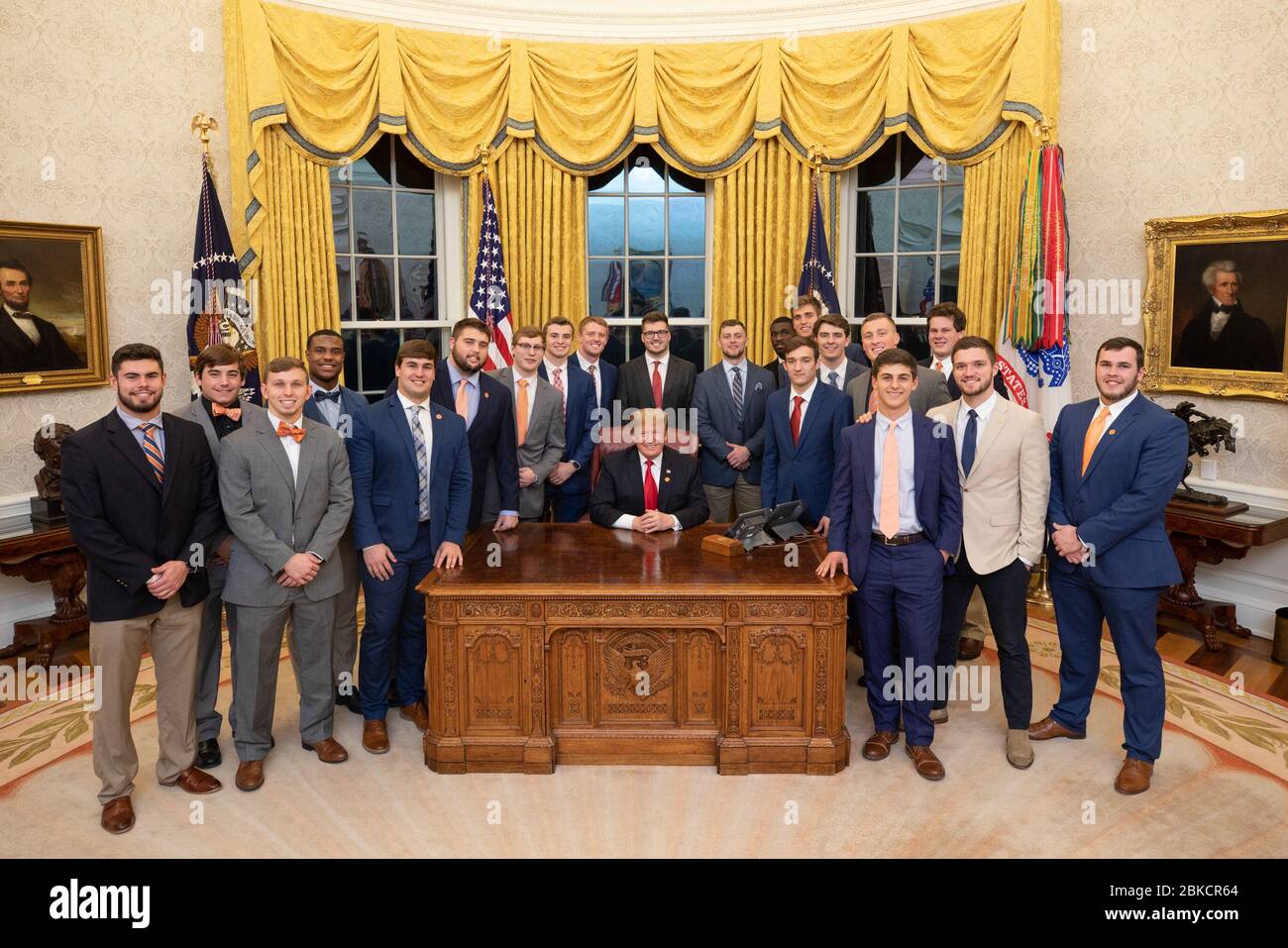 Am 14. Januar 2019 begrüßte Präsident Trump die Clemson Tigers, die 2018 NCAA College Football National Champions, im Oval Office zu einem feierlichen Treffen nach ihrem Meisterschaftssieg. Stockfoto