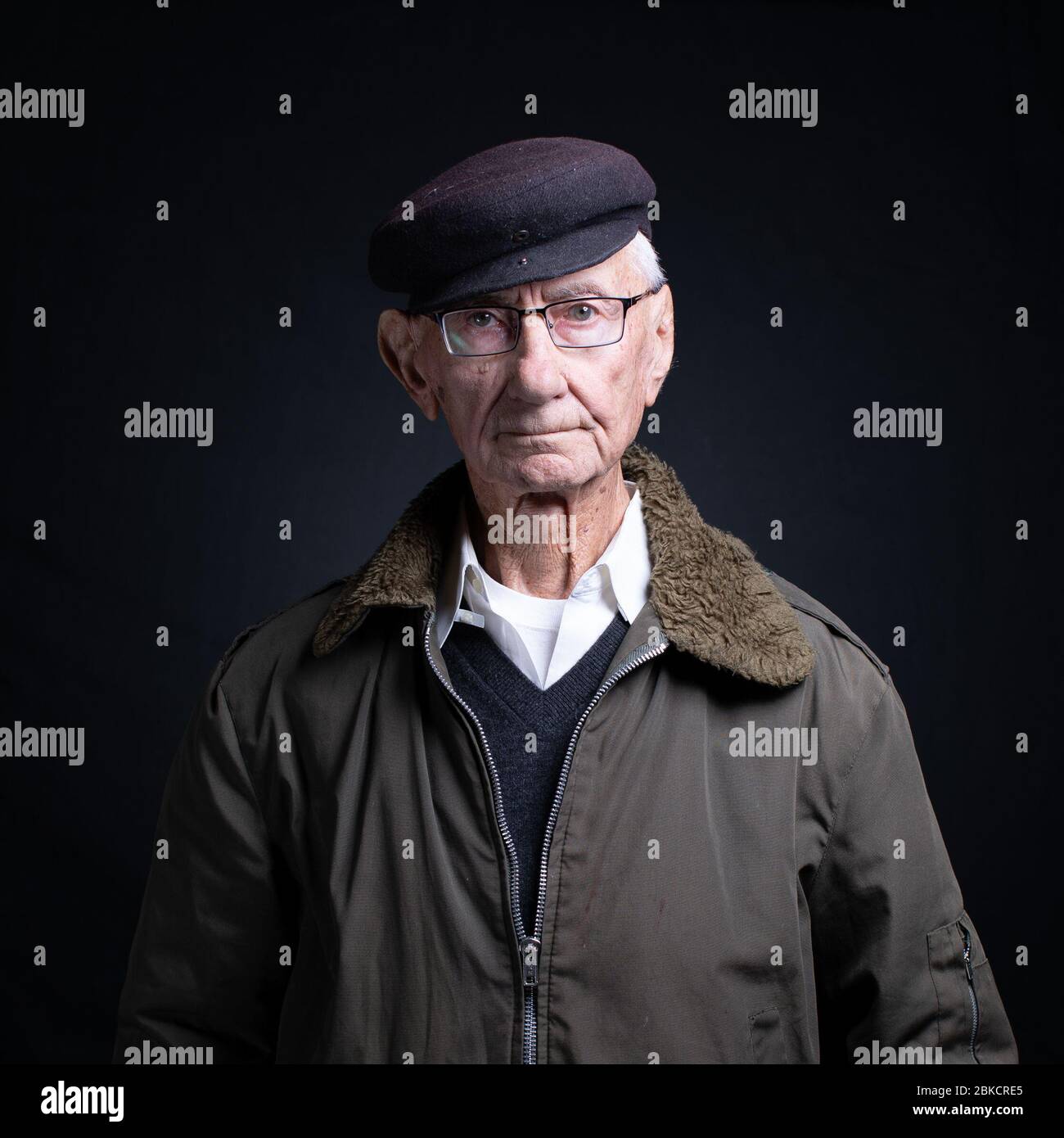 Joshua Kaufman erduldete die Schrecken von Auschwitz und überlebte das Konzentrationslager Dachau, wo er von amerikanischen Soldaten gerettet wurde. Am Ende des Krieges hatte Joshua den größten Teil seiner Familie verloren. 1949 verließ er Europa nach Israel und schloss sich den israelischen Verteidigungskräften an, die in mehreren Kriegen kämpften. Während seines Urlaubs in Los Angeles traf Joshua seine Frau Margaret und heiratete sie. Er zog dann in die Vereinigten Staaten und wurde ein lizenzierter Klempner. Joshua und Margaret sind seit 43 Jahren glücklich verheiratet und haben 4 Kinder und 4 Enkelkinder. 2019 Lage der Gäste der Union Stockfoto