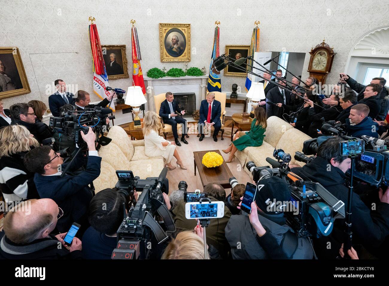 Präsident Donald J. Trump und First Lady Melania Trump begrüßen die Premierministerin der Tschechischen Republik und Frau Monika Babišová im Weißen Haus, Donnerstag, 7. März 2019 die Premierministerin der Tschechischen Republik und Frau Monika Babišová besuchen das Weiße Haus Stockfoto