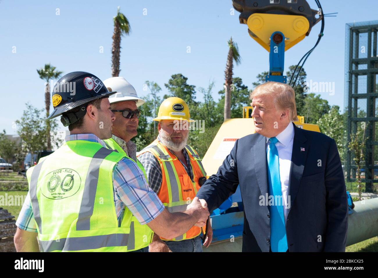 Am 10. April 2019 besuchte US-Präsident Donald Trump das International Union of Operating Engineers Training Center in Crosby, Texas, wo er Reden hielt und eine Executive Order unterzeichnete, die sich auf Energie- und Infrastrukturpolitik konzentrierte. Stockfoto