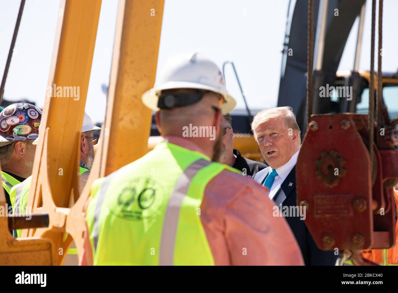Am 10. April 2019 besuchte Präsident Donald J. Trump das International Union of Operating Engineers International Training and Education Center in Crosby, Texas. Er sprach mit Studenten und gewerkschaftsmitgliedern, hielt Bemerkungen und unterzeichnete eine Executive Order mit dem Schwerpunkt Energie- und Infrastrukturentwicklung. Stockfoto