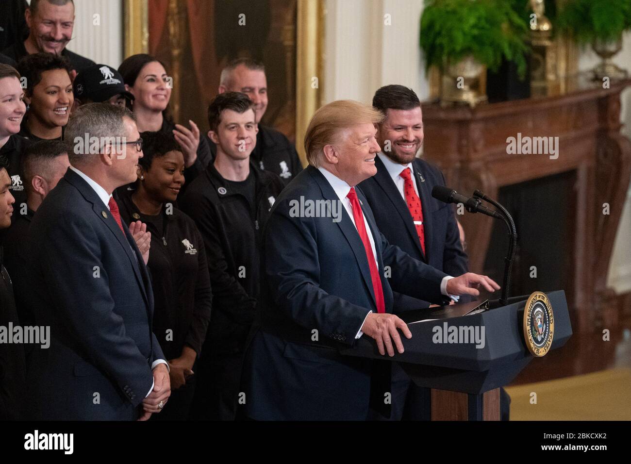 Am 18. April 2019 hielt Präsident Donald Trump eine Rede bei der Soldier Ride-Veranstaltung des Wounded Warrior Project im East Room des Weißen Hauses und würdigte verwundete Veteranen für ihren Dienst und ihre Widerstandsfähigkeit. Stockfoto
