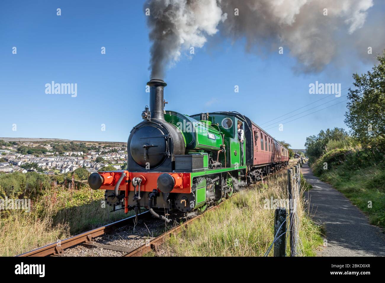 Hudswell Clarke 0-6-0ST No.1208 Harold fährt während der Herbst-Dampfgala auf dem Pontypool und der Blaenavon Railway ab Stockfoto