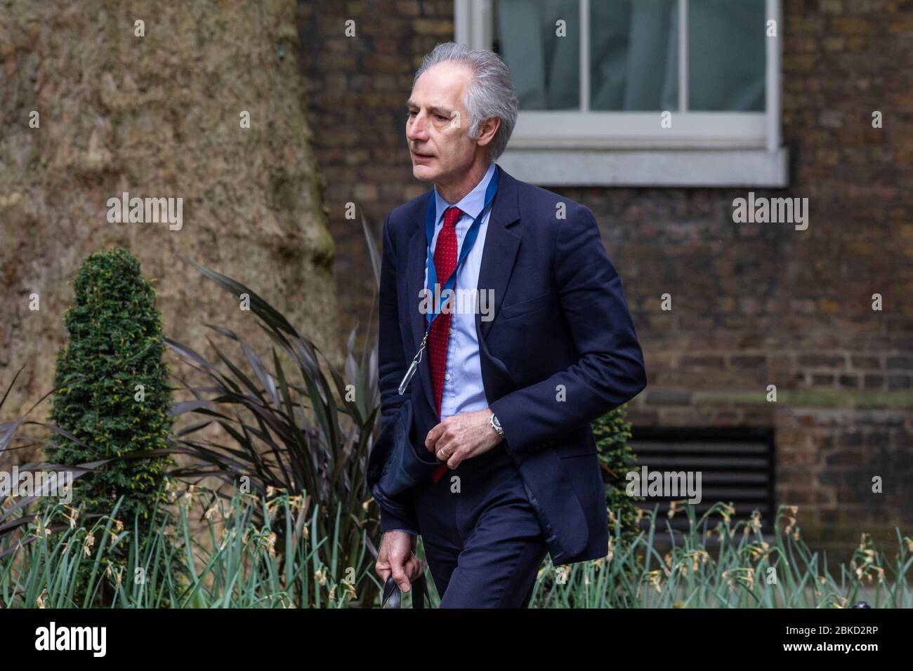 Professor John Newton, der Chief Knowledge Officer von Public Health England, kommt in Downing Street für die tägliche Coronavirus-Pressekonferenz, Großbritannien Stockfoto