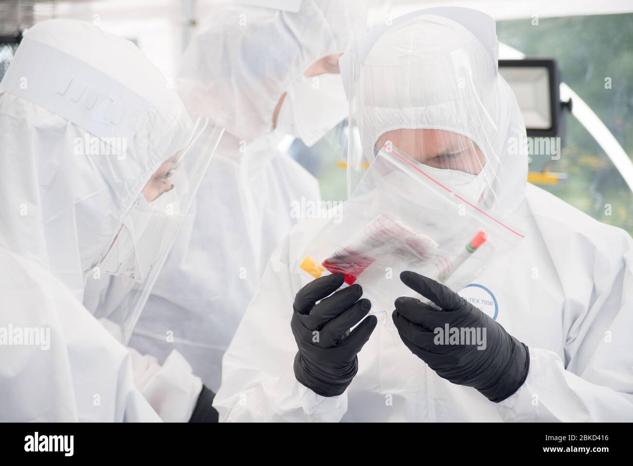 McDrive-Teststelle für die Coronavirus-Krankheit 2019 (COVID-19) in Danzig, Polen. 27. April 2020 © Wojciech Strozyk / Alamy Stock Photo Stockfoto