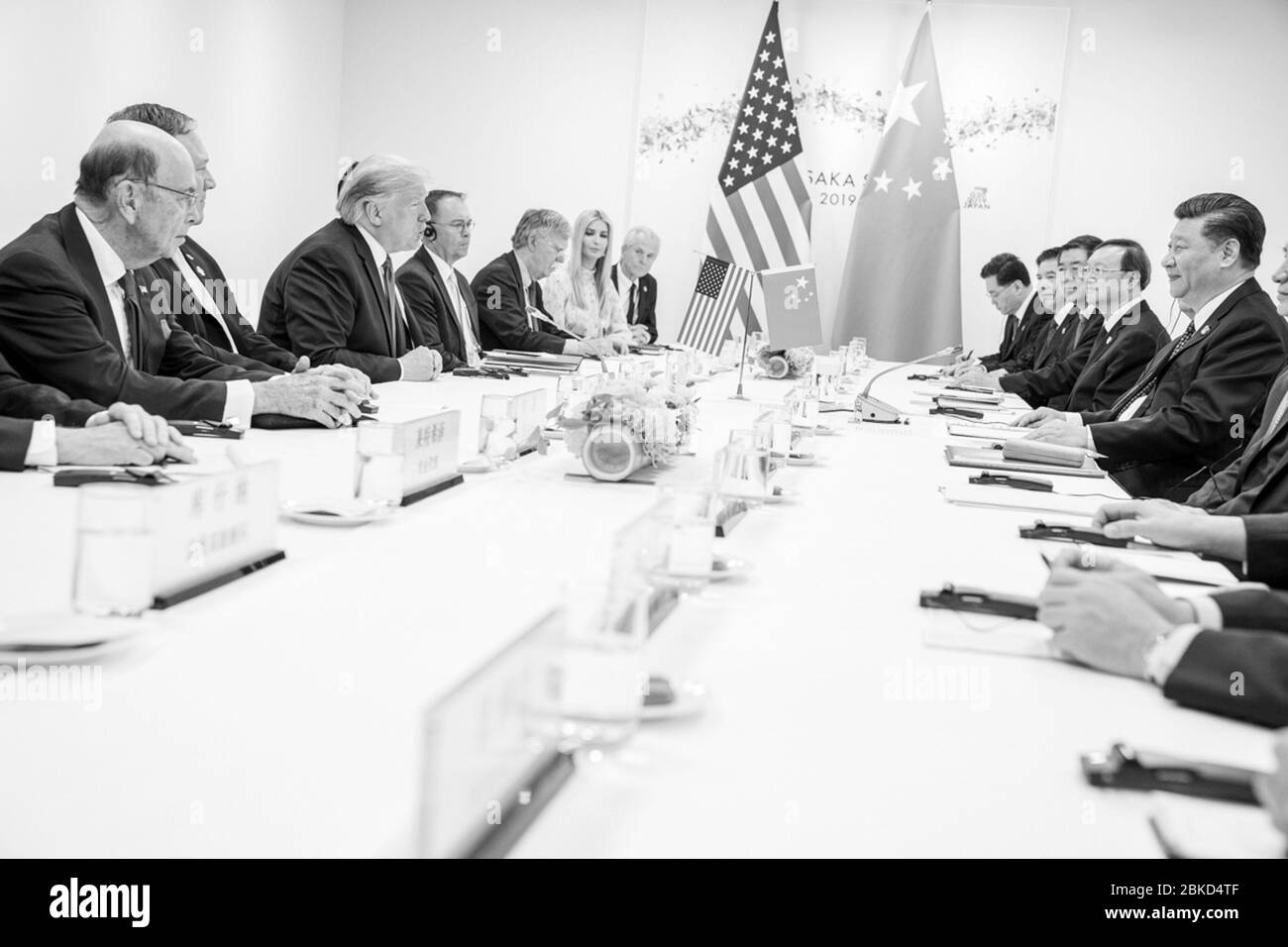 Präsident Donald J. Trump trifft sich am 29. Juni 2019 mit dem chinesischen Präsidenten Xi Jinping auf dem G20-Gipfel in Osaka, Japan. Das bilaterale Treffen konzentrierte sich auf die Beziehungen zwischen den USA und China und den Handelsgesprächen. Stockfoto