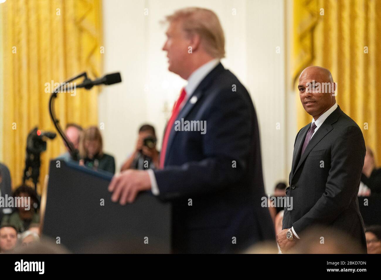 Präsident Donald Trump hält im Weißen Haus während der Zeremonie der Presidential Medal of Freedom am 16. September 2019 eine Rede, bei der Mariano Rivera, ein legendärer Baseballspieler, die prestigeträchtige Auszeichnung erhält. Stockfoto