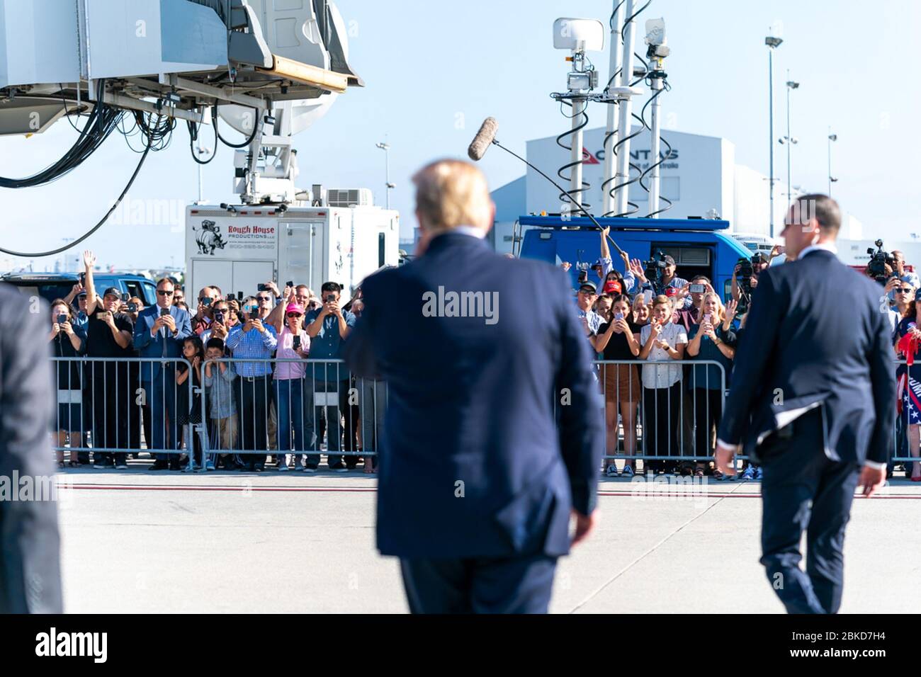 Am 17. September 2019 verließ Präsident Donald J. Trump die Air Force One am Flughafen Los Angeles. Während seines Besuchs in Kalifornien wurde er von Gästen und Unterstützern begrüßt. Stockfoto