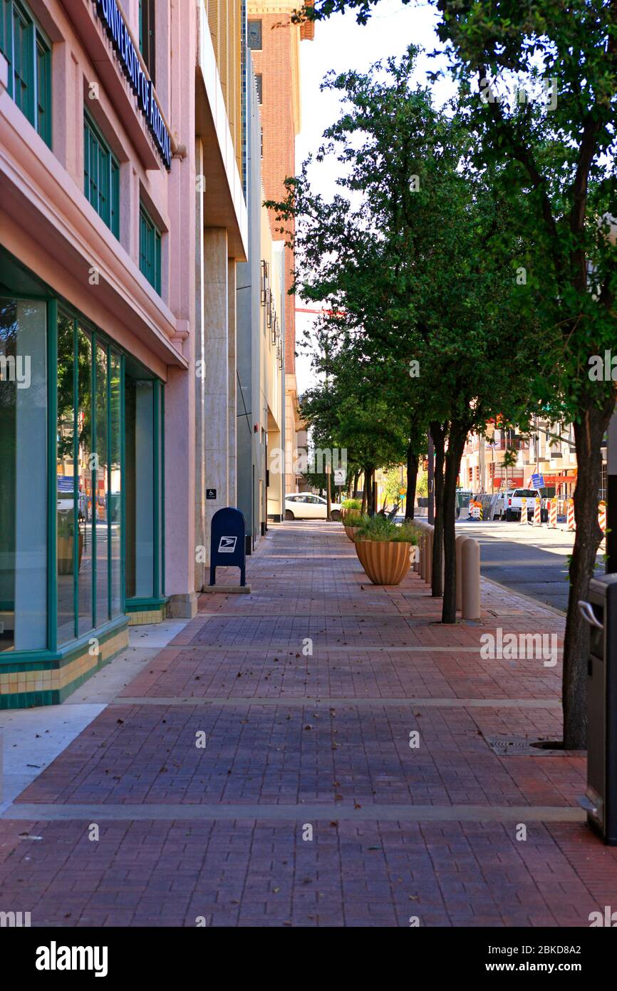 Eine unheimliche Stille entlang des Bürgerwegs der N Stone Avenue im Herzen von Tucson City während der Covid-19 Sperre Stockfoto