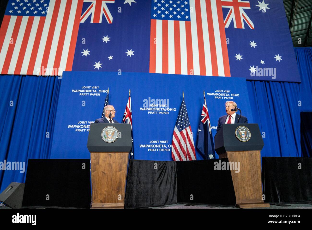 Am 22. September 2019 äußerten sich Präsident Donald J. Trump und der australische Premierminister Scott Morrison bei der Eröffnung des Werkes von Pratt Industries in Wapakoneta, Ohio, und verstärkten die Handelsbeziehungen zwischen den USA und Australien. Stockfoto