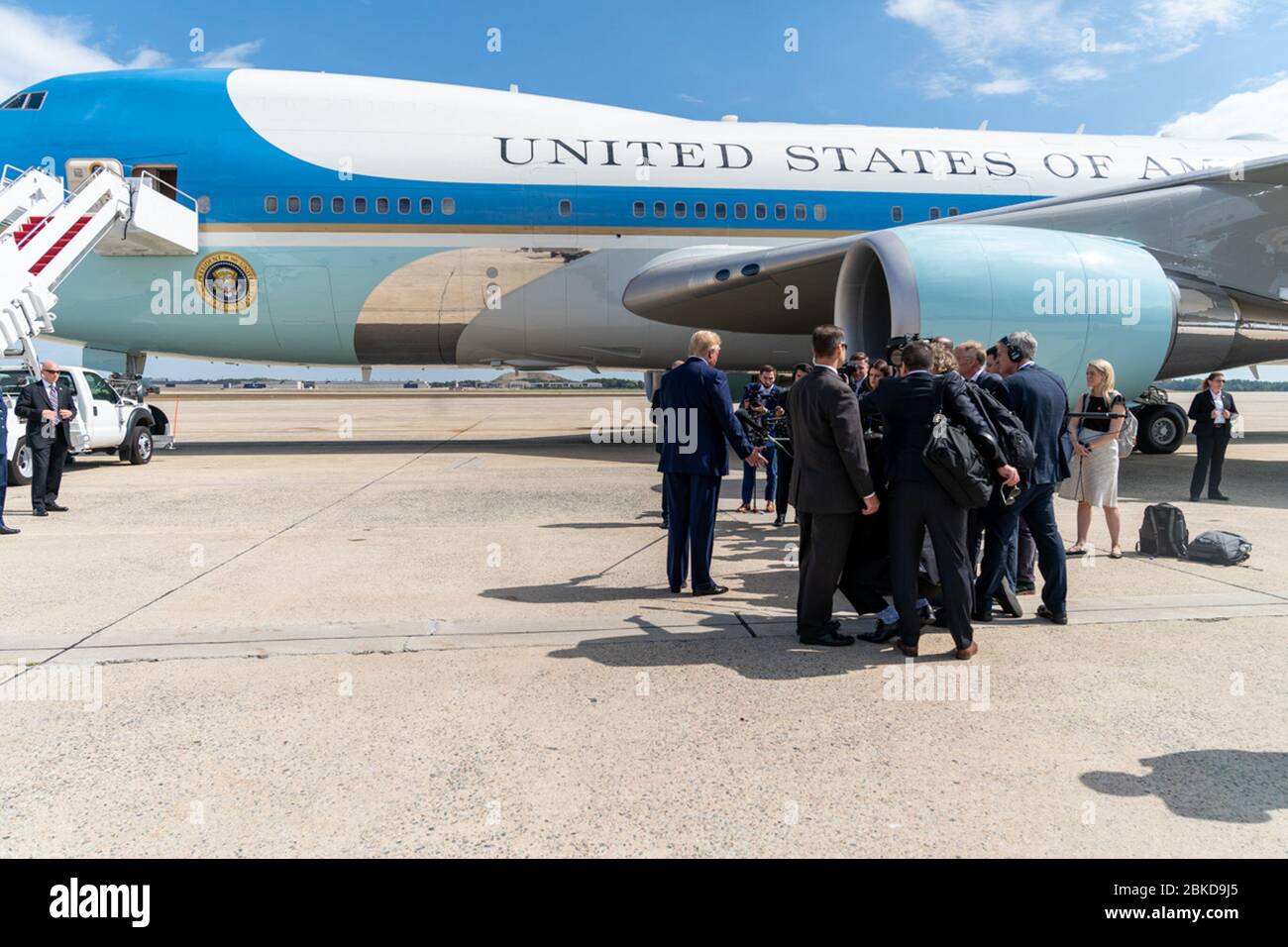 Präsident Donald J. Trump spricht mit Reportern nach dem Ausstieg der Air Force an einem Donnerstag, 26. September 2019, in der Joint Base Andrews, MD. Präsident Trump kehrt aus NY zurück Stockfoto