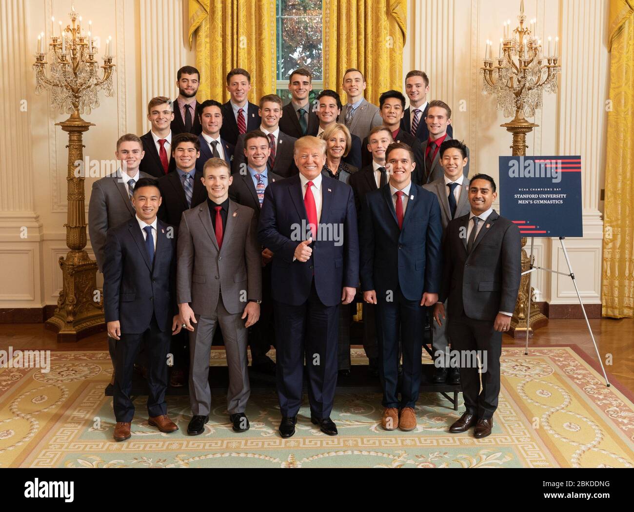 Am 22. November 2019 veranstaltete Präsident Donald Trump das Gymnastikteam der Stanford University im Weißen Haus, um ihren Sieg als NCAA National Champions 2019 während des NCAA Collegiate National Champions Day zu feiern. Stockfoto