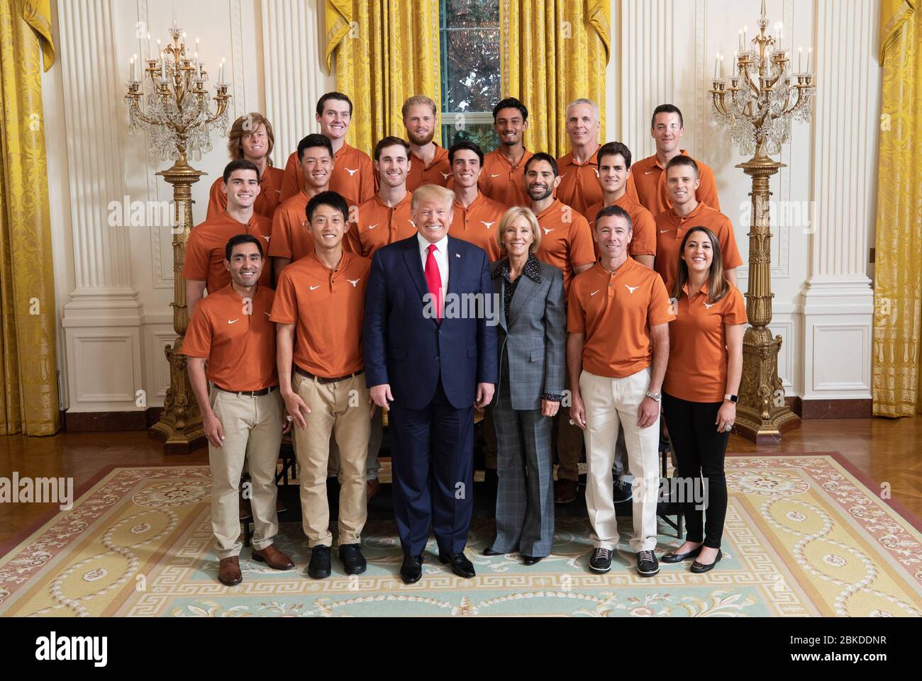 Am 22. November 2019 veranstaltete Präsident Donald Trump das NCAA University of Texas Men's Tennis Team 2019 im Weißen Haus, um ihren nationalen Meisterschaftssieg während des NCAA Collegiate National Champions Day zu feiern. Stockfoto