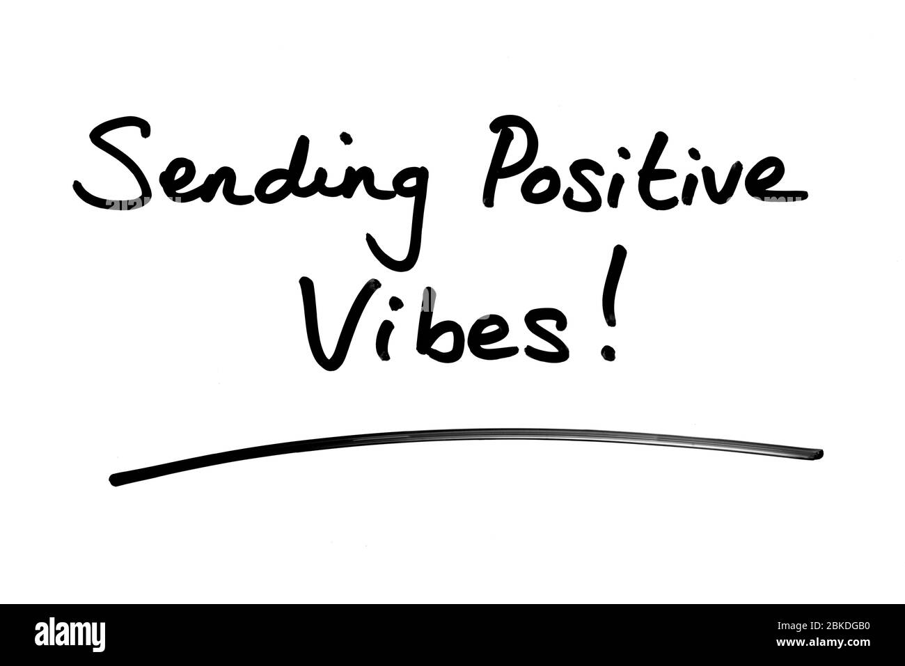 Positive Vibes Senden! Handgeschrieben auf weißem Hintergrund. Stockfoto