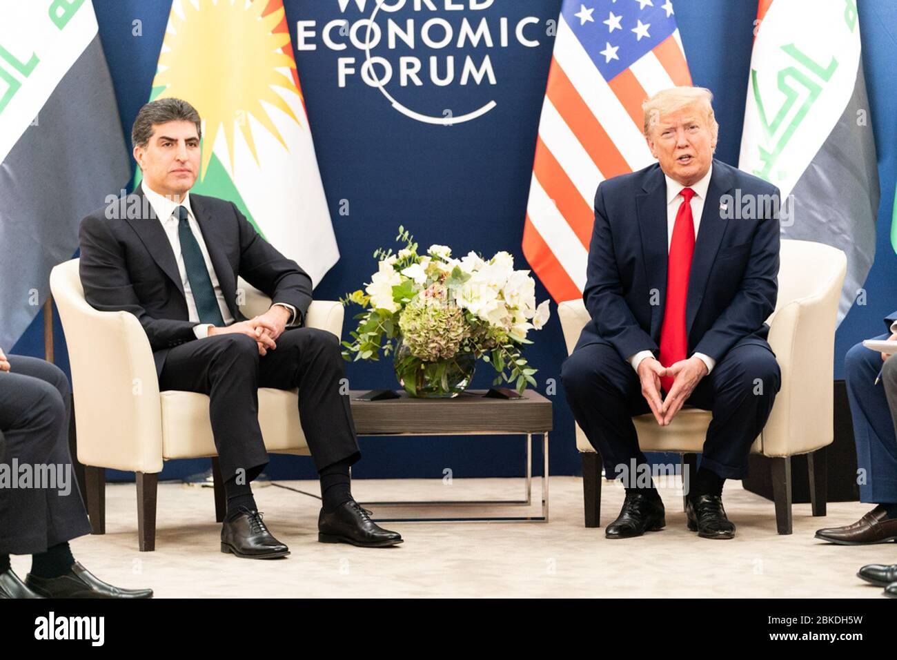 Am 22. Januar 2020 traf sich Präsident Donald J. Trump mit dem Präsidenten der kurdischen Regionalregierung Nechirvan Barzani im Kongresszentrum Davos in der Schweiz, um regionale und internationale Angelegenheiten zu erörtern. Stockfoto