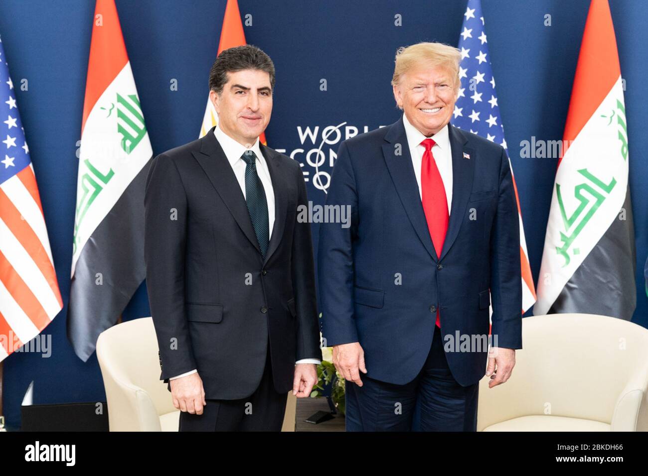 Am 22. Januar 2020 traf sich Präsident Donald J. Trump mit Nechirvan Barzani, dem Präsidenten der kurdischen Regionalregierung, im Kongresszentrum Davos in der Schweiz. Im Mittelpunkt der Beratungen standen die regionale Sicherheit und die bilateralen Beziehungen. Stockfoto