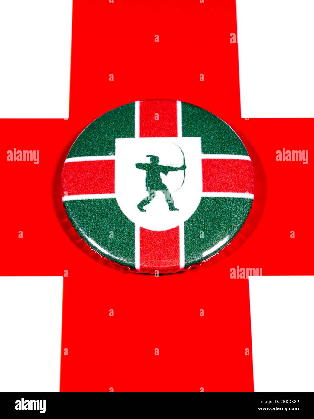 Ein Abzeichen, das die Flagge der englischen Grafschaft Nottinghamshire darstellt, auf der englischen Flagge abgebildet. Stockfoto Ein Abzeichen, das die Flagge der englischen Grafschaft Nottinghamshire darstellt, auf der englischen Flagge abgebildet. Stockfoto