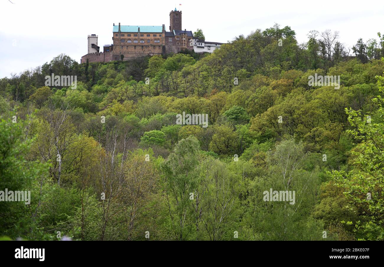 30. April 2020, Thüringen, Eisenach: Unweit der Wartburg befindet sich der Elisabethplan, wo die hl. Elisabeth wahrscheinlich 1226 ein Krankenhaus gründete. Kirchen und die Stadt Eisenach wollen für die heilige Elisabeth von Thüringen einen Erinnerungsort und einen touristischen 'Rosenwunderpfad' zur Wartburg errichten. Die Stadt Eisenach, die katholische Diözese Erfurt und die Evangelische Kirche in Mitteldeutschland (EKM) wollen das kirchlich-vorreformatorische historische Erbe der Wartburg würdigen. Dazu werden der Oberbürgermeister, der Erfurter Bischof und der EKM eine Absichtserklärung unterzeichnen Stockfoto