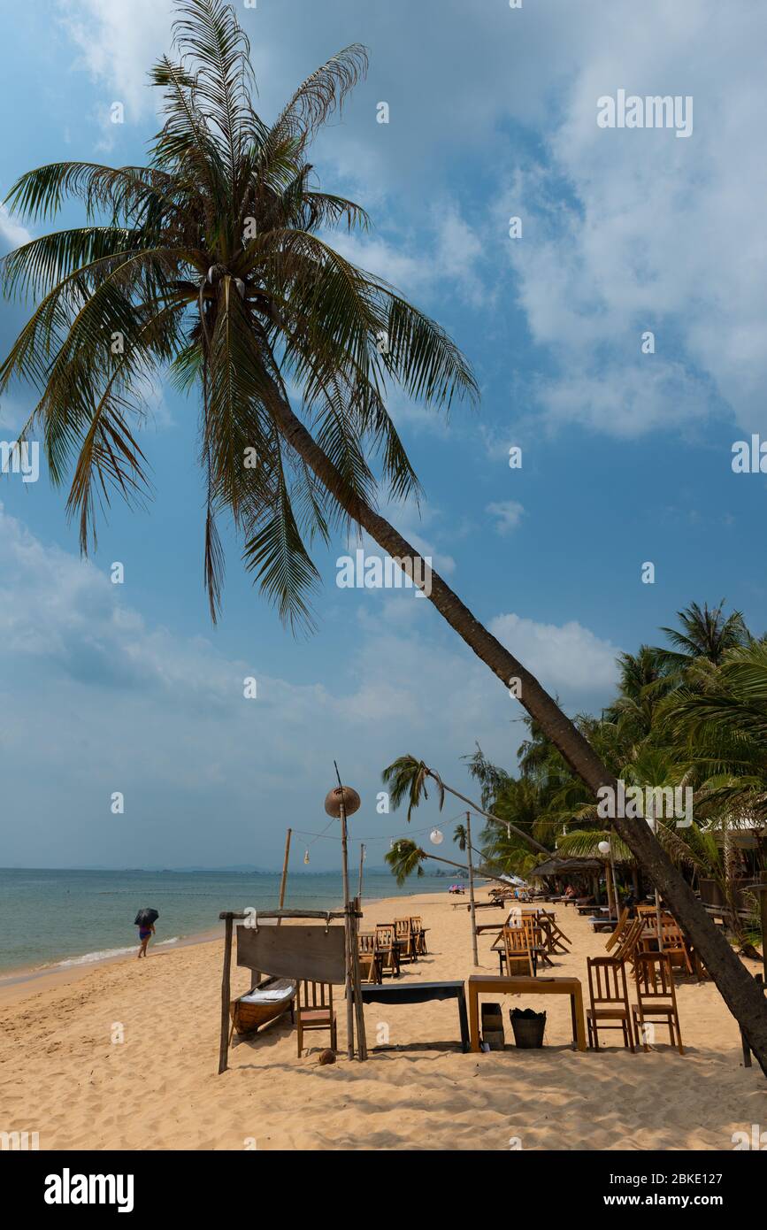 Leeres Strandcafe am Long Beach, Phu Quoc während der COVID-Pandemie Stockfoto