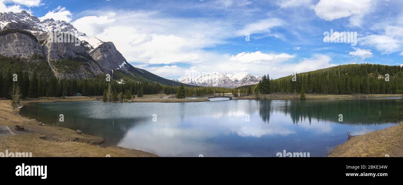 Cascade Ponds Erholungsgebiet Panorama Landschaft im Frühling, Banff National Park Alberta Kanadische Rocky Mountains Stockfoto