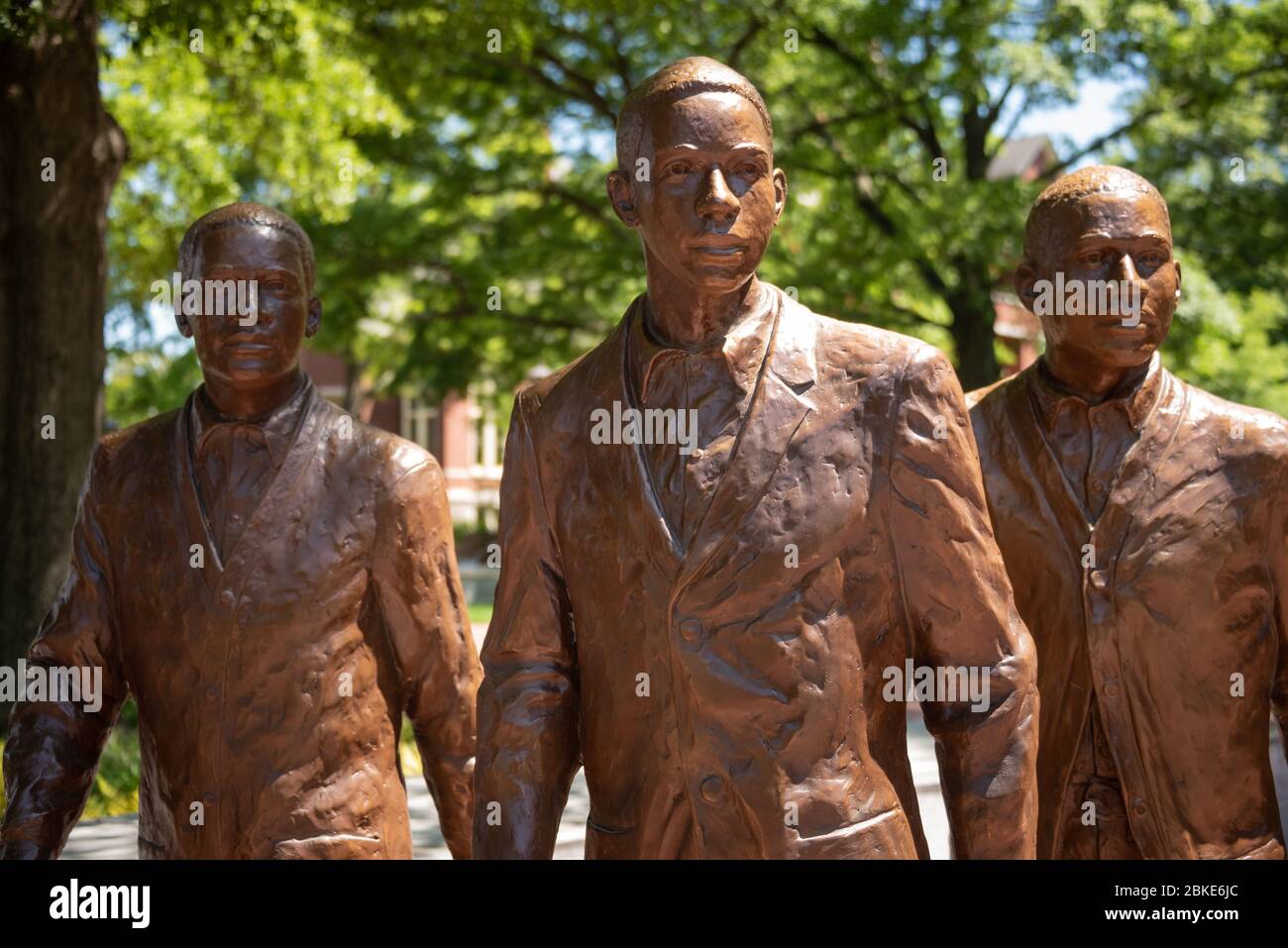 Bronzestatue bei Georgia Tech of the Three Pioneers, den ersten drei schwarzen Studenten, die die Universität 1961 integrieren. (USA) Stockfoto