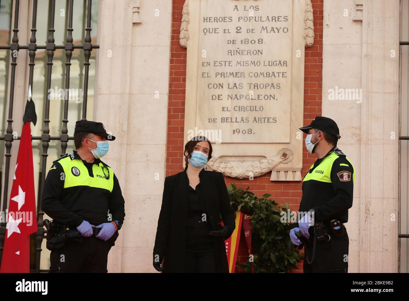 Madrid, Spanien. Mai 2020. Isabel Díaz Ayuso, Präsidentin der Autonomen Gemeinschaft Madrid, nimmt an der Feier des 2. Mai, dem Tag der Rebellion gegen die französische Invasion 1808, an der Puerta del Sol Teil. Kredit: Cesar Luis de Luca/dpa/Alamy Live News Stockfoto