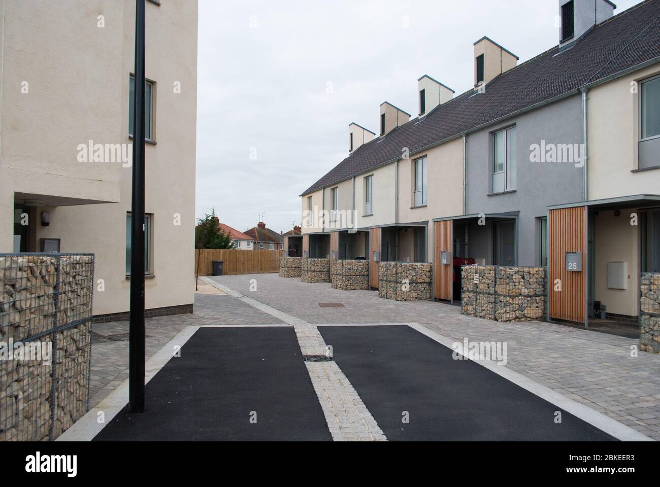 Moderne Dorfterrassen Reihenhaus Grand Designs Kevin McCloud Triangle Howse Garden, Swindon, Wiltshire SN21FP von Glenn Howells Luke Engleback Stockfoto