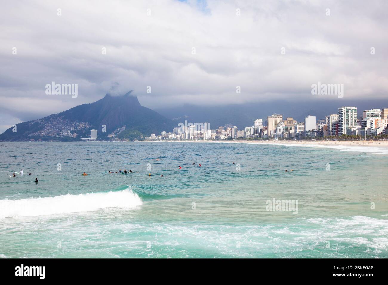 Ipanema Beach mit Beach Front Apartments, Rio de Janeiro - Brasilien Stockfoto