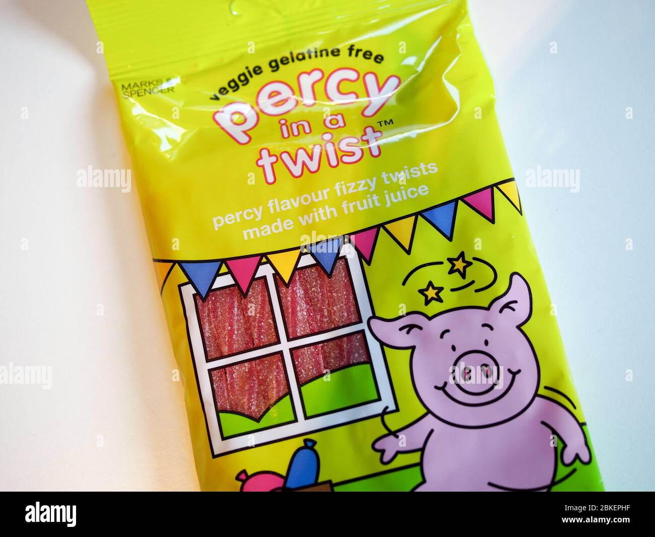 Veggie Soft GUM Candy ohne Gelatine aus Marks & Spencer's Food - Veggie Percy und Colin Caterpillar Stockfoto