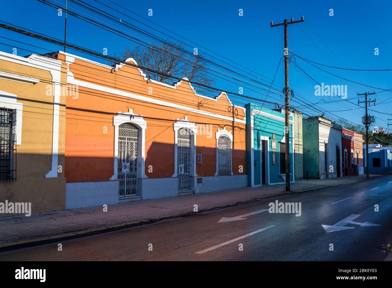 Menschenleere Straße wegen Sperrung, Merida, Yucatan, Mexiko Stockfoto