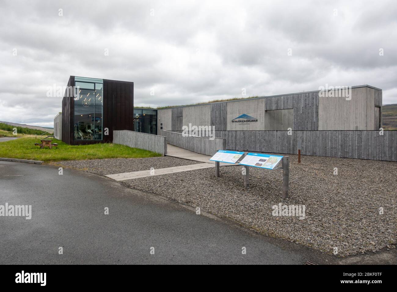 Das Besucherzentrum Snæfellsstofa, am Fluss Lagarfljót, Nordisland