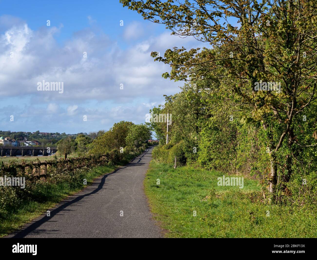 Der Tarka Trail, Wander- und Radweg. Landschaftlich reizvolle Outdoor-Übung in der Nähe von Bideford, North Devon, England. Keine Leute. Stockfoto