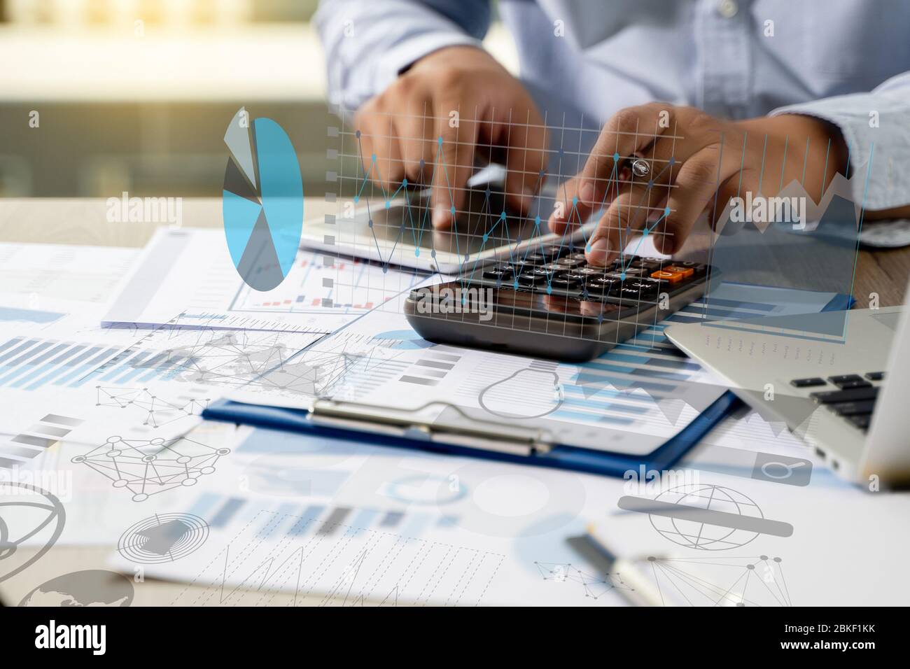 SALES MARKETING CONCECT, Customer Marketing Vertrieb Dashboard Grafiken und Business Marketing Team Diskussion Corporate Stockfoto