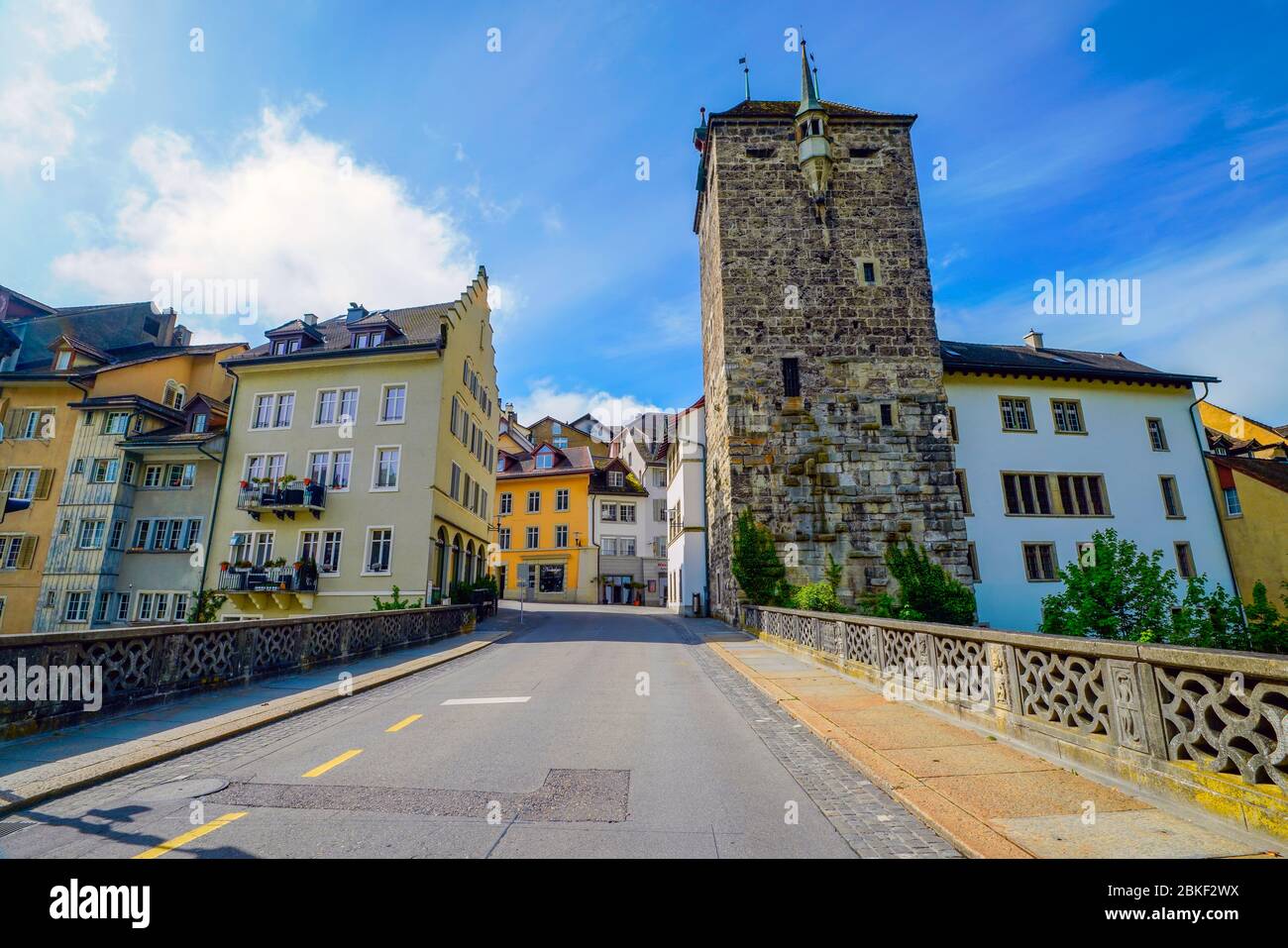 Der Schwarze Turm in der historischen Altstadt von Brugg, Kanton Aargau, Schweiz. Stockfoto