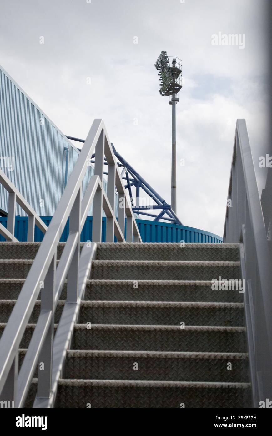 Blue Stadium 1960s 1970s Architecture Stahlbau QPR FC Loftus Road South Africa Road, Shepherd's Bush, London W12 Stockfoto