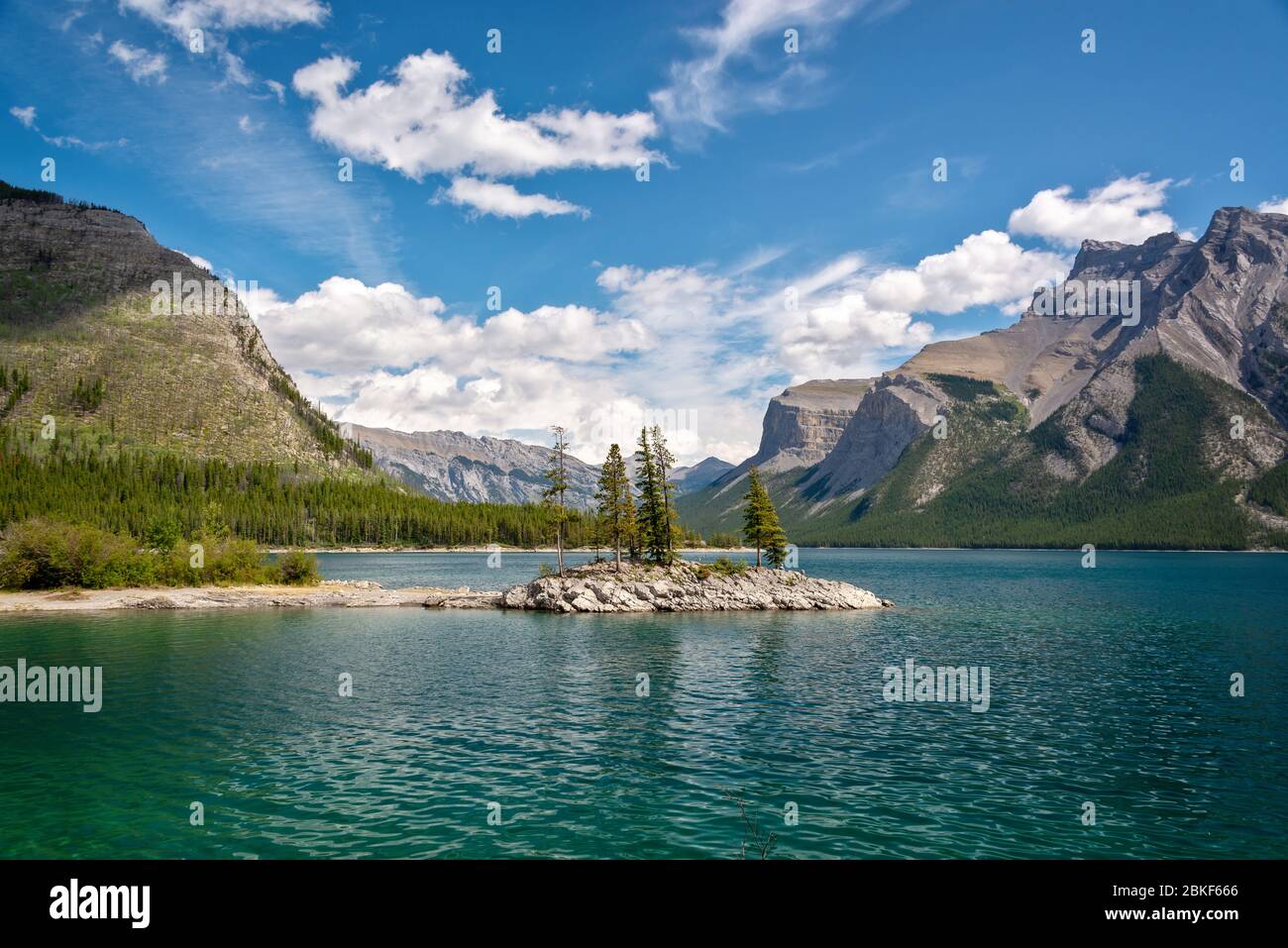 Lake Minnewanka im Banff National Park, Alberta, Rocky Mountains, Kanada Stockfoto
