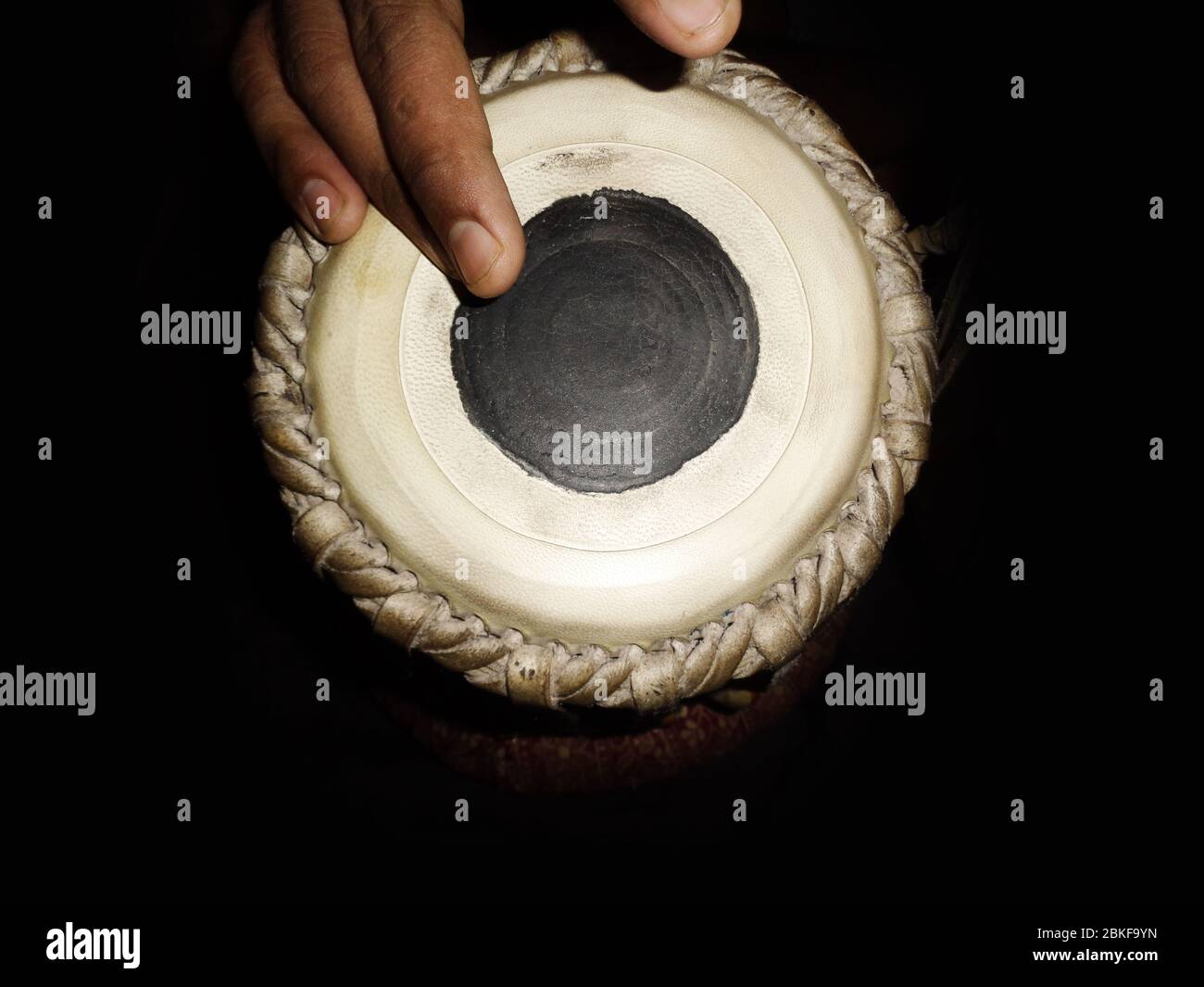 Indische klassische Trommeln - Tabla - gespielt, mit Bewegungsunschärfe Stockfoto