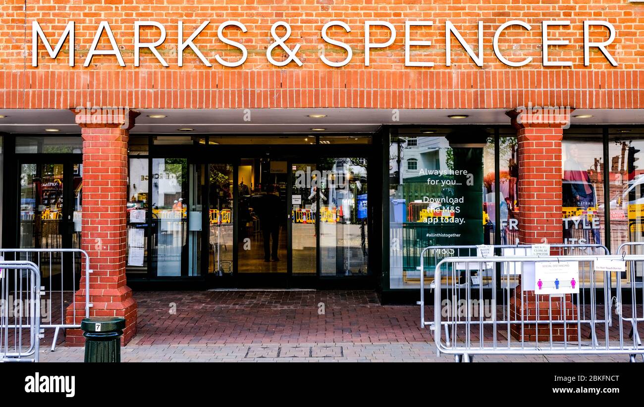 Marks and Spencer, M&S, arbeitet an Plänen zur Überarbeitung des Einkaufserlebnisses von Kunden, nachdem die Maßnahmen zur sozialen Distanzierung des Coronavirus aufgehoben wurden Stockfoto