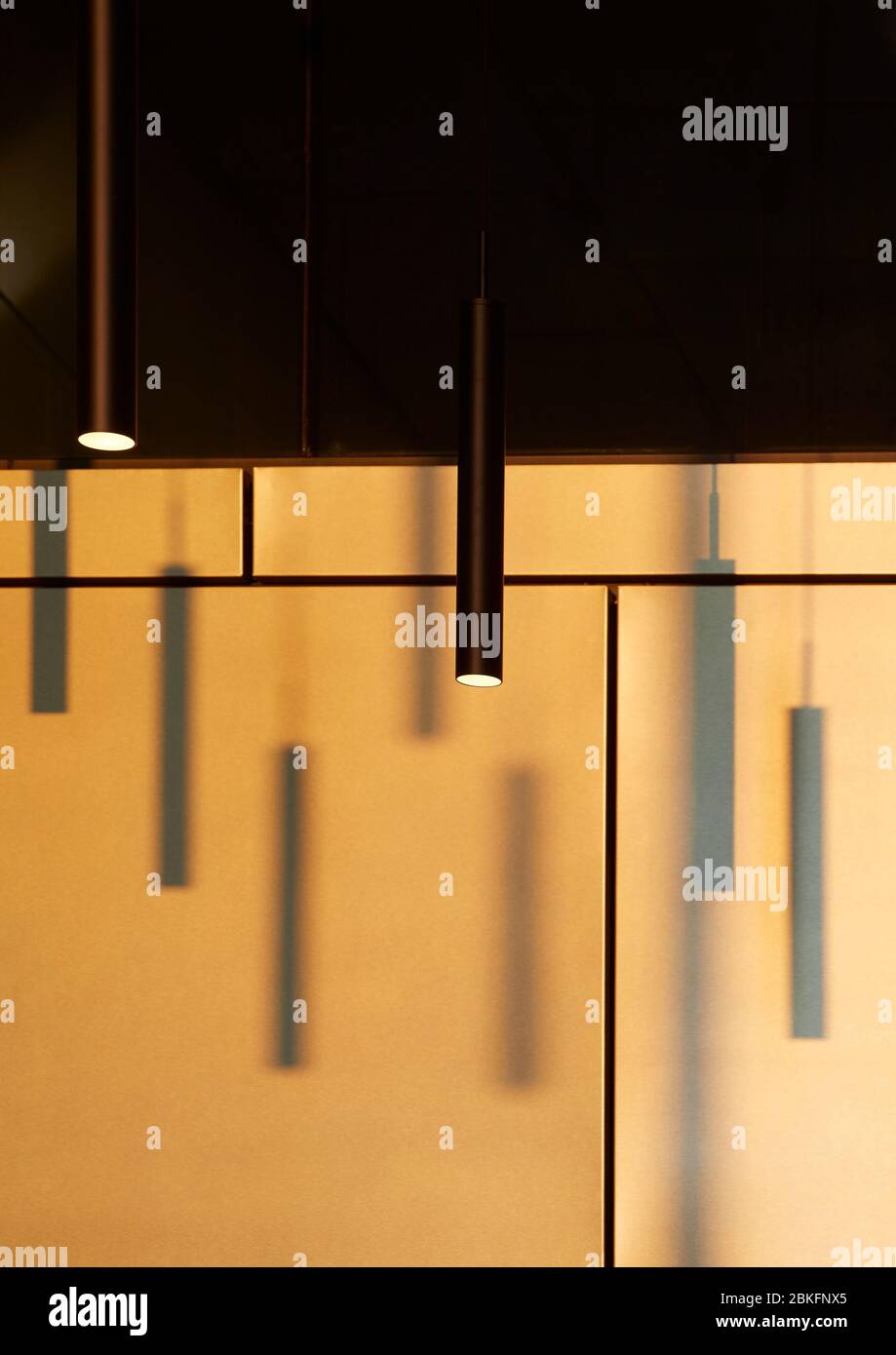 Detail Pendelleuchten. Kristallen Kiruna, Kiruna, Schweden. Architekt: Henning Larsen, 2018. Stockfoto