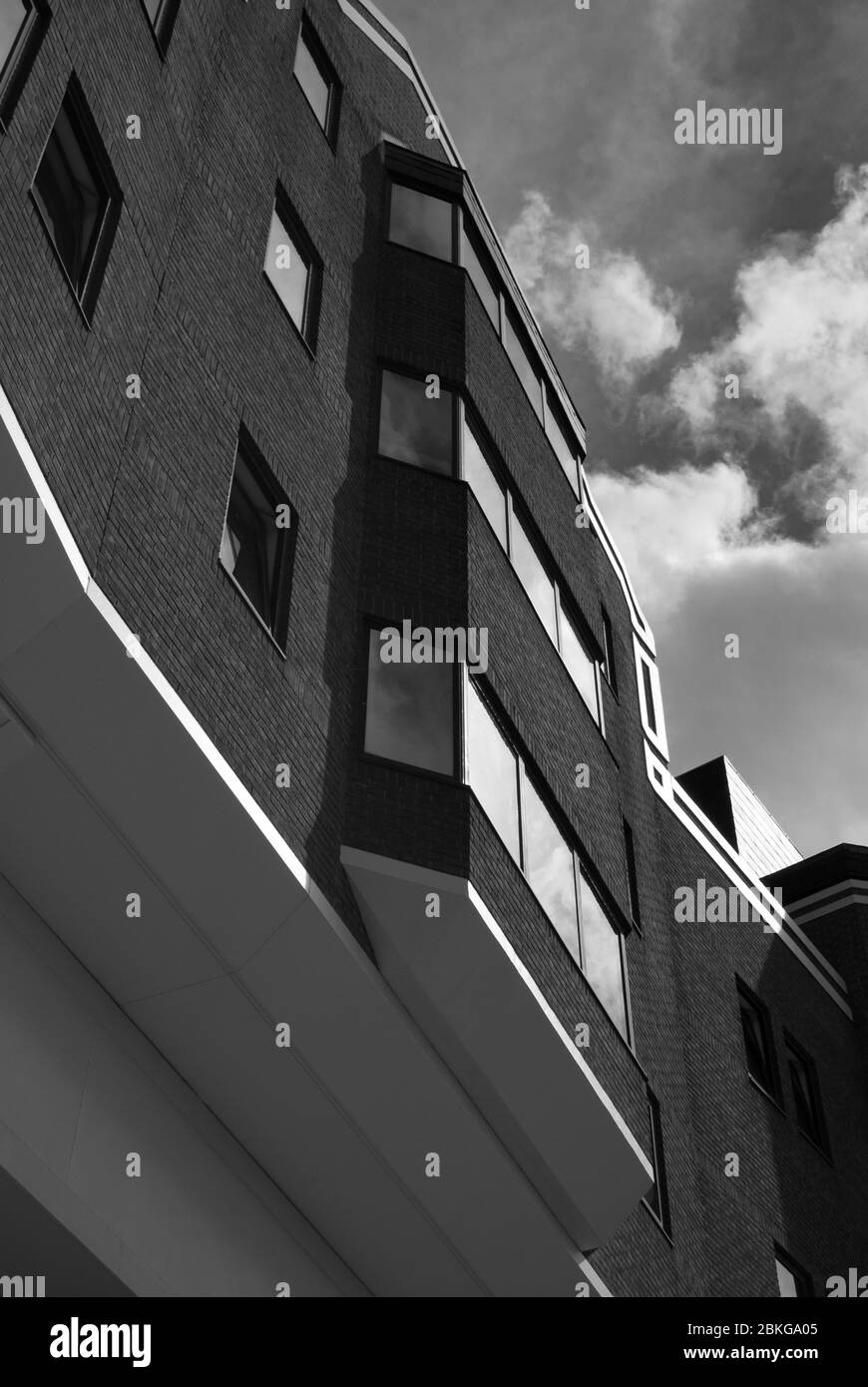 Postmoderne Architektur Rote Ziegelfenster Geometrisches Elsinore House, 77 Fulham Palace Rd, Hammersmith, London W6 8JA TP Bennett Stockfoto