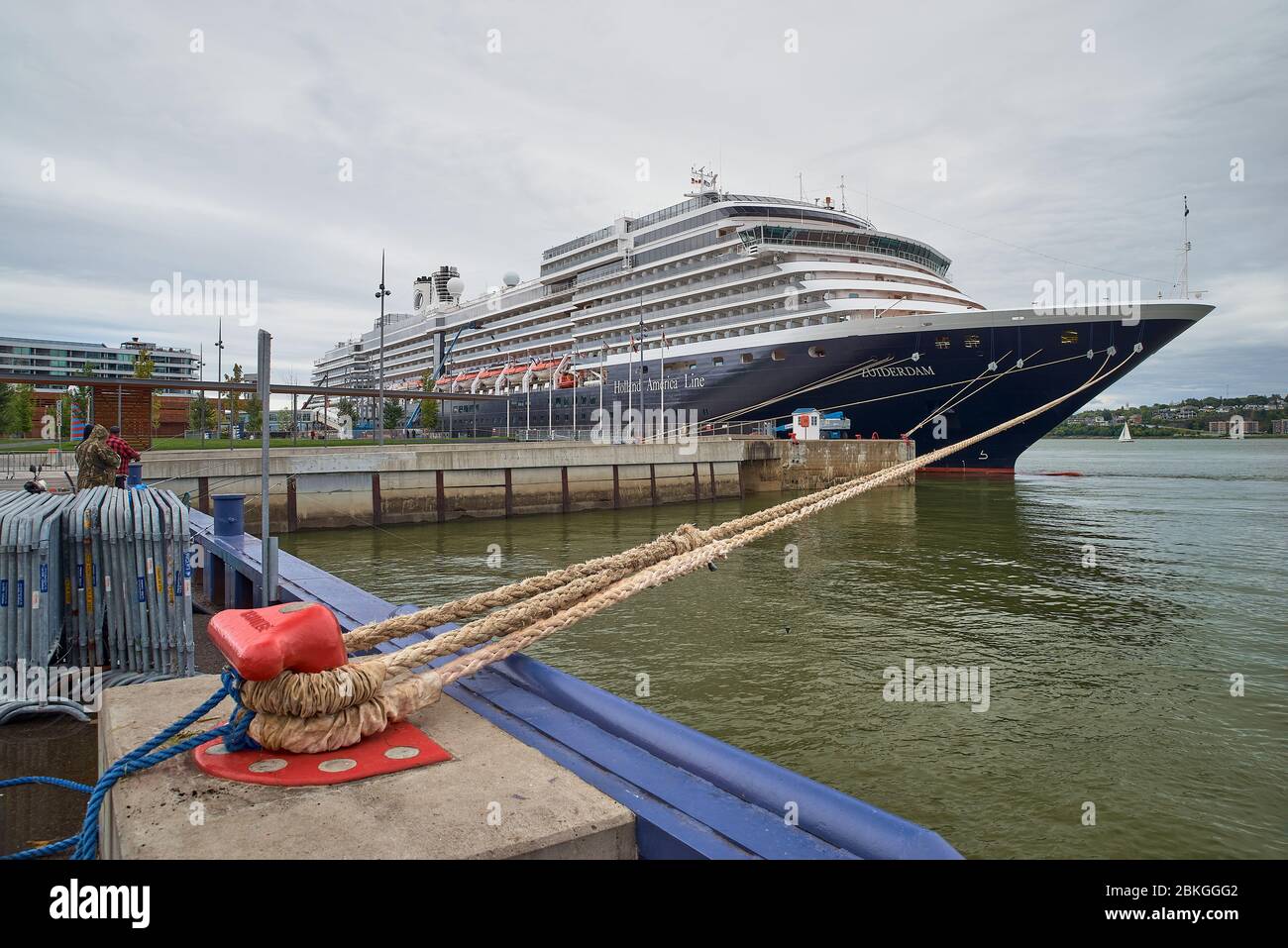 Quebec City, Kanada 23. September 2018: Die Kreuzfahrtschiffe Zuiderdam liegen in Quebec City mit dem St. Lawrence River im Hintergrund. Stockfoto