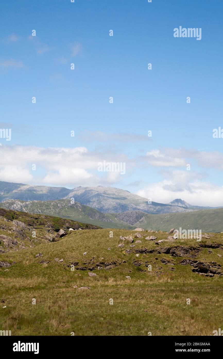 Ein Blick vom Bwlch y Gorddinan Krim Pass, der Blaenau verbindet Ffestiniog mit Betwys-y-Coed in Richtung Glyder Range Snowdonia North Wales Stockfoto