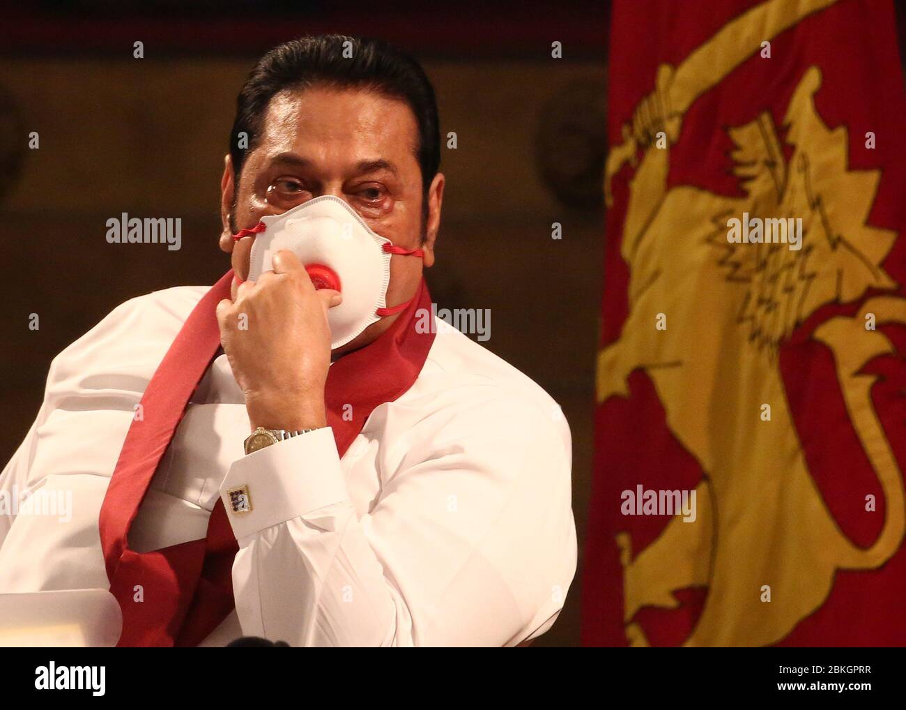 Colombo, westliche Provinz, Sri Lanka. Mai 2020. Sri Lankas Premierminister Mahinda Rajapaksa trifft sich am 4. Mai 2020 mit ehemaligen Parlamentariern in seiner offiziellen Residenz in Colombo. Die größte Opposition des Landes Vereinigte Nationale Partei boykottierte das Treffen des Premierministers. Kredit: Pradeep Dambarage/ZUMA Wire/Alamy Live News Stockfoto