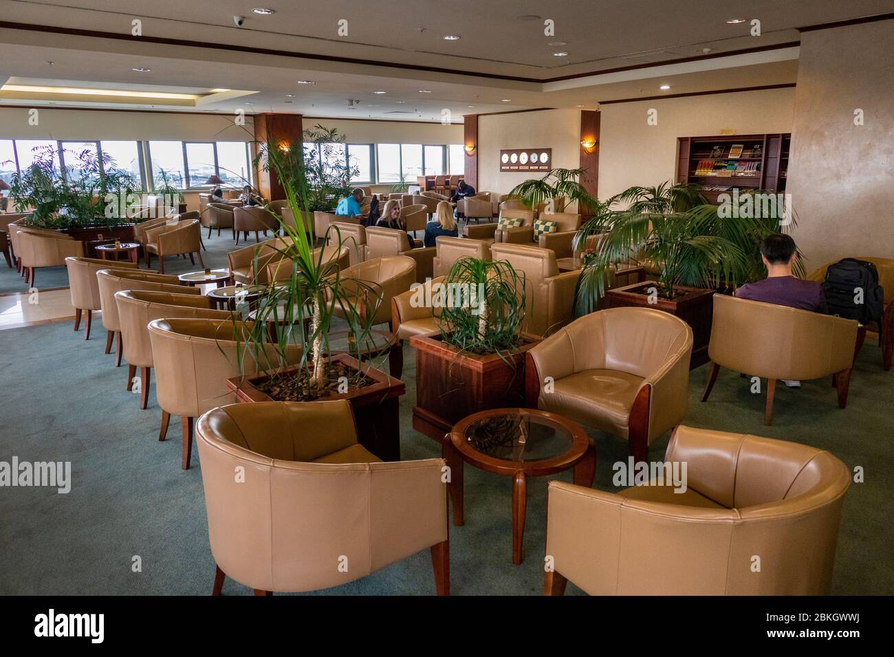 Südafrika, Western Cape, Gauteng, Johannesburg oder Tambo International Airport, Emirates Airline Business und erstklassige Lounge-Ausstattung Stockfoto