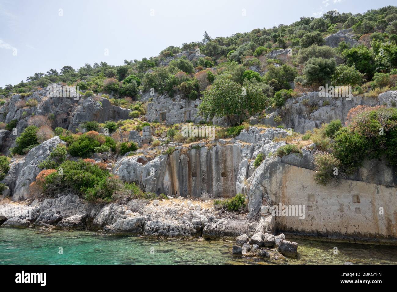 Ruinen der versunkenen antiken Stadt Dolichiste im nördlichen Teil der Kekova-Insel. Verheerendes Erdbeben im 2. Jahrhundert n. Chr. Stockfoto