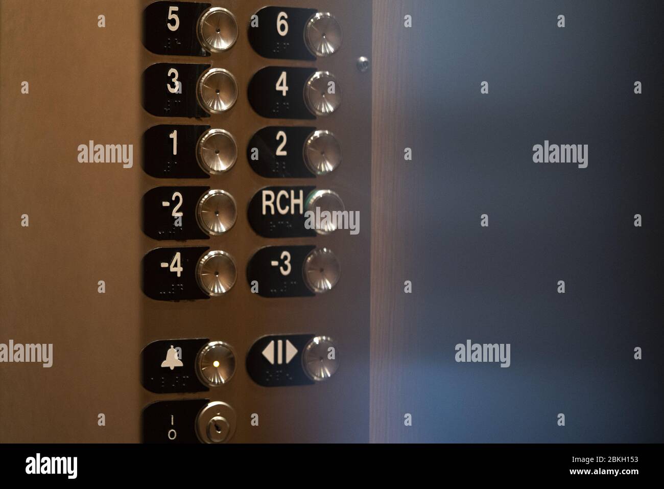 Moderne Aufzug-Knopfleiste Stockfoto